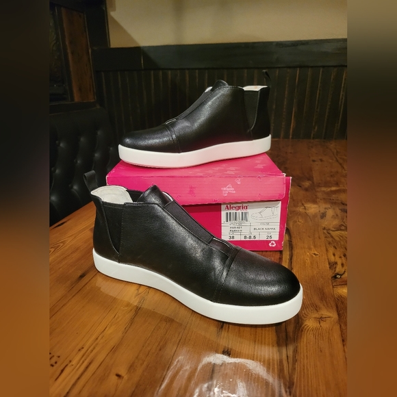 Black Alegria Parker Bootie NWT 38 8 8.5 - Picture 1 of 11